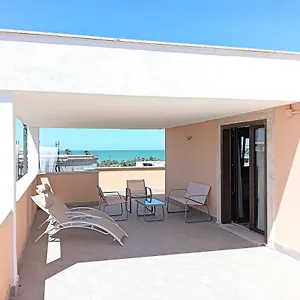 מלון Riviera, פיומיצ'ינו